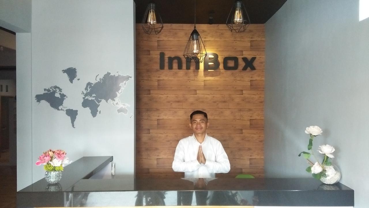 Innbox Capsule Hotel Jembel Exteriör bild